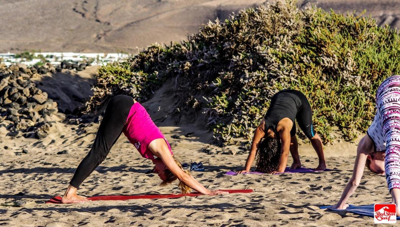 نزل فامارافي Red Star Surf & Yoga Camp Lanzarote المظهر الخارجي الصورة