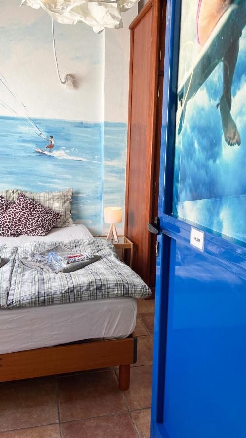نزل فامارافي Red Star Surf & Yoga Camp Lanzarote المظهر الخارجي الصورة