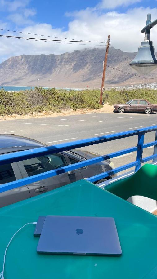نزل فامارافي Red Star Surf & Yoga Camp Lanzarote المظهر الخارجي الصورة