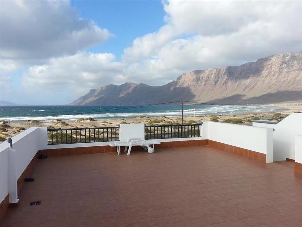 نزل فامارافي Red Star Surf & Yoga Camp Lanzarote المظهر الخارجي الصورة